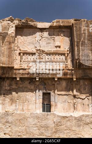 Persepolis, tomba reale di Artaserse III, tomba tagliata da roccia su faccia, capitale dell'impero achemenide, Provincia di Fars, Iran, Persia, Asia occidentale, Asia Foto Stock