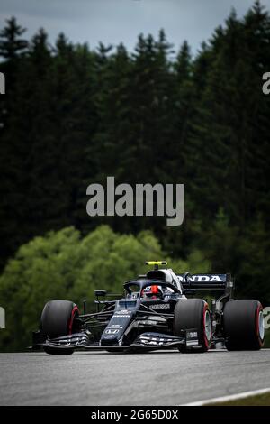 Spielberg, Austria. 02 luglio 2021. Il pilota francese della Scuderia AlphaTauri Honda Pierre Gasly compete durante la seconda sessione di prove libere del Gran Premio di F1 austriaco al Red Bull Ring di Spielberg. (Foto di Jure Makovec/SOPA Images/Sipa USA) Credit: Sipa USA/Alamy Live News Foto Stock