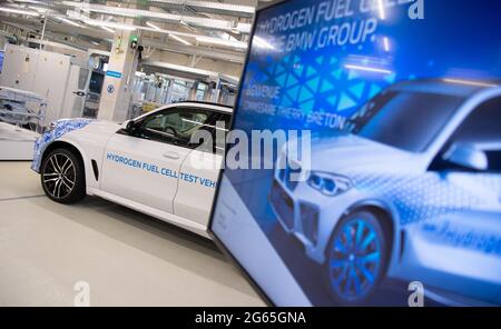 02 luglio 2021, Baviera, Garching: Una BMW X5 con sistema a celle a combustibile è in mostra presso il centro di ricerca del costruttore di automobili BMW. Foto: Sven Hoppe/dpa Foto Stock