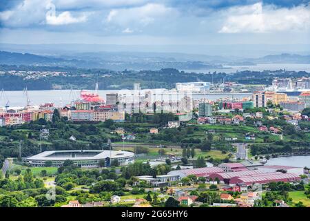 Ferrol, Galizia, Spagna. 22 giugno 2021. Vista panoramica ad alto angolo di Ferrol da Ermita de Chamorro Foto Stock