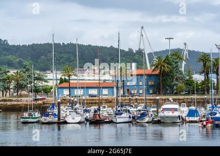 Ferrol, Spagna. 22 giugno 2021. Barche da diporto ormeggiate a Ferrol Marina. Foto Stock