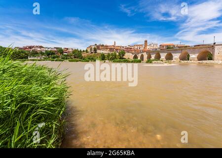 Vista panoramica della città storica di Tordesillas a Valladolid, Castilla y León, Spagna Foto Stock