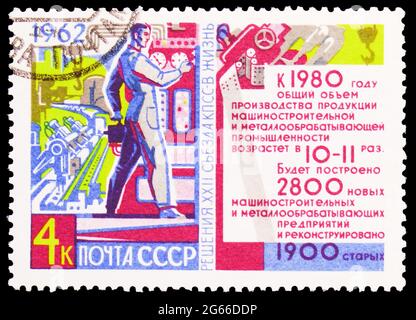 MOSCA, RUSSIA - 22 MARZO 2020: Francobollo stampato in Unione Sovietica mostra l'industria metallurgica e le statistiche, risoluzioni della ventiduesima parte comunista Foto Stock