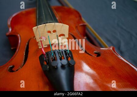 Immagine di violino con closeup e immagine dettagliata. Foto Stock