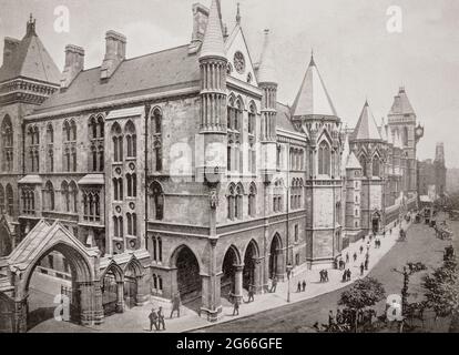 Una vista del tardo 19 ° secolo delle corti reali di giustizia a Londra, comunemente chiamato i tribunali di legge. Che ospita l'alta Corte e la Corte d'appello dell'Inghilterra e del Galles, il grande edificio in pietra grigia in stile gotico vittoriano costruito nel 1870 è stato progettato da George Edmund Street, che morì prima di essere completato, per diventare una delle più grandi corti in Europa. Foto Stock