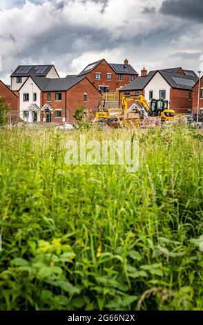 Nuovo sviluppo residenziale di alloggi invadenti sul sito greenfield vicino a Worcester, Regno Unito Foto Stock