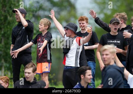 ROTTERDAM, PAESI BASSI - 3 LUGLIO: Tifosi durante la partita pre-stagione tra Feyenoord e AEK Athene a Varkenoord il 3 luglio 2021 a Rotterdam, Paesi Bassi (Foto di Yannick Verhoeven/Orange Pictures) Foto Stock