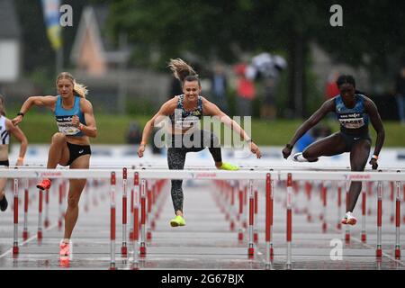 US Payton Chadwick, l'olandese Nadine Visser e il belga Anne Zagre hanno raffigurato in azione durante la corsa degli ostacoli da 100m donne, al 'KBC Nacht van de Atletie Foto Stock