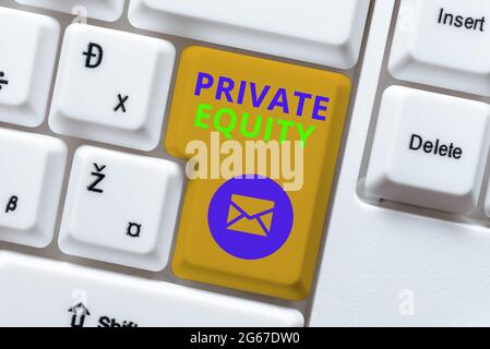 Didascalia di testo che presenta l'equità privata. Panoramica aziendale partnership limitate composte da fondi non quotati scrivendo interessanti argomenti online Foto Stock