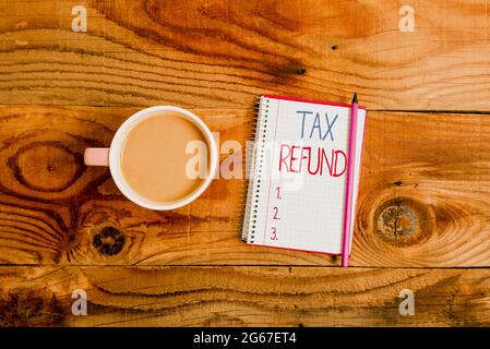 Ispirazione che mostra il segno rimborso fiscale. Foto concettuale pagamento in eccesso delle tasse pagate restituite ai proprietari di aziende visualizzazione di diversi adesivi a colori Foto Stock