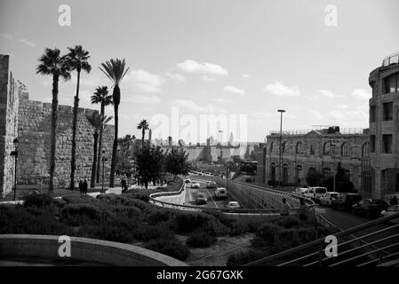 Fuori dalla porta di Giaffa, le mura della città vecchia, Gerusalemme, Israele Foto Stock