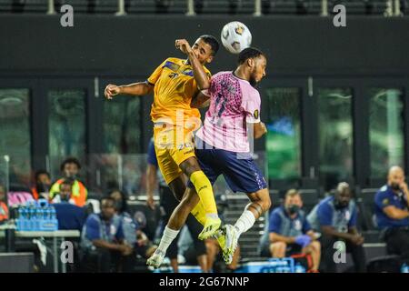 Fort Lauderdale, Florida, Stati Uniti, 2 luglio 2021, Bermuda e Barbados lottano per la testata durante la CONCACAF Gold Cup Prelims al Drive Pink Stadium. (Foto: Marty Jean-Louis) Foto Stock