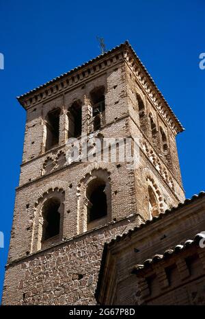 Spagna, Castiglia-la Mancha, Toledo. Chiesa di San Romano. Costruito nel 13 ° secolo in stile Mudejar. E' stato rinnovato nel XVI secolo. Vista della torre Mudejar. Foto Stock