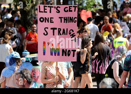 (210703) -- ZAGABRIA, 3 luglio 2021 (Xinhua) -- i membri e i sostenitori della comunità LGBTQ si riuniscono durante la Parata del Pride a Zagabria, Croazia, il 3 luglio 2021. (Jurica Galoic/Pixsell via Xinhua) Foto Stock