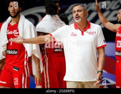 Belgrado. 3 luglio 2021. Eddie Casiano, capo allenatore di Porto Rico, fa gesti durante la partita semifinale di pallacanestro del torneo olimpico di qualificazione FIBA tra Serbia e Porto Rico a Belgrado, Serbia, il 3 luglio 2021. Credit: Predrag Milosavljevic/Xinhua/Alamy Live News Foto Stock