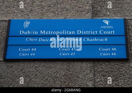 Dublino, Dublino, Irlanda, 28 giugno 2021. Insegna al tribunale del distretto metropolitano di Dublino su Chancery Street Foto Stock