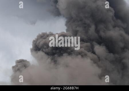 Eruzione dello stretto di Anakkraktau Sunda Indonesia Foto Stock