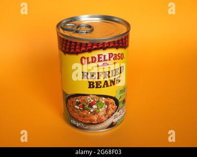 MINNEAPOLIS, USA - CIRCA GIUGNO 2021: Fagioli fritti in scatola Old El Paso Foto Stock