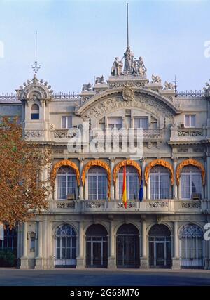 JUNTA DE OBRAS DEL PUERTO - EDIFICIO DEL PUERTO AUTONOMO DE BARCELONA REALIZADO ENTRE 1895 Y 1902 - PORTA DE LA PAU. Autore: VALDES JULI. LOCALITÀ: JUNTA DE OBRAS DEL PUERTO. Barcellona. SPAGNA. Foto Stock