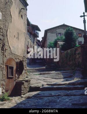 CALLE TIPICA DEL PUEBLO. Posizione: ESTERNO. Rupit. Barcellona. SPAGNA. Foto Stock