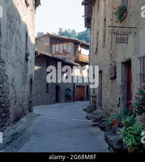 CALLE TIPICA DEL PUEBLO. Posizione: ESTERNO. Rupit. Barcellona. SPAGNA. Foto Stock