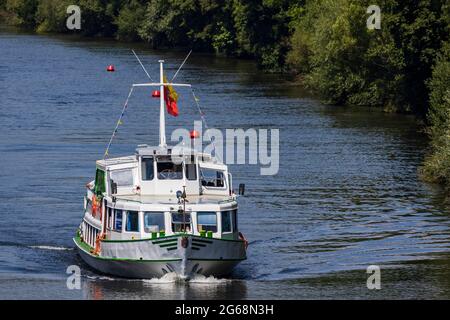 Escursione in barca sul fiume Ruhr a Kettwig, Essen, Ruhr Area, Nord Reno-Westfalia, Germania Foto Stock