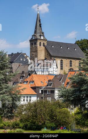 Vista del centro storico con la chiesa di Marktkirche, Kettwig, Essen, Ruhr Area, Nord Reno-Westfalia, Germania Foto Stock