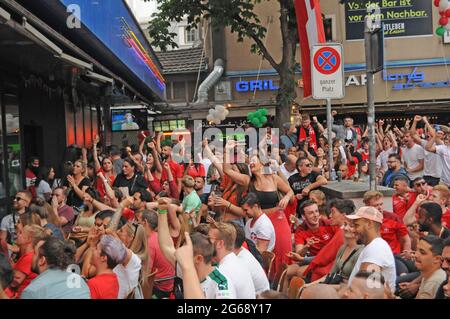 Emozioni pure all'evento calcistico pubblico di Longstreet nella città di Zürich alla partita Svizzera contro Spagna durante il campione del mondo chip 2021 Foto Stock