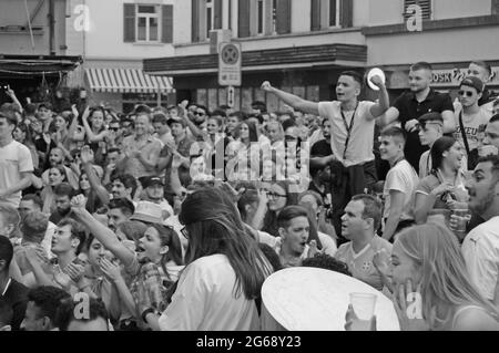 Emozioni pure all'evento calcistico pubblico di Longstreet nella città di Zürich alla partita Svizzera contro Spagna durante il campione del mondo chip 2021 Foto Stock