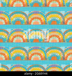 Mosaico vettore arcobaleno senza cuciture motivo sfondo. Sfondo con arcobaleno effetto mattonelle sovrapposte in stile batik pittorico. Blu cielo arancione a strisce Illustrazione Vettoriale