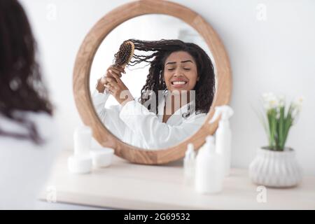 Capelli danneggiati, opacati, asciutti, maleducati, problemi di acconciatura Foto Stock