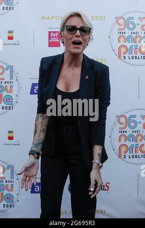 Napoli, Italia. 03 luglio 2021. Napoli gay Pride 2021 si svolge in piazza Dante, con la presenza di Francesca Pascale, Paola Turci e Vladimir Luxuria. Credit: Agenzia fotografica indipendente/Alamy Live News Foto Stock