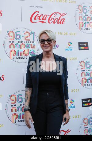 Napoli, Italia. 03 luglio 2021. Napoli gay Pride 2021 si svolge in piazza Dante, con la presenza di Francesca Pascale, Paola Turci e Vladimir Luxuria. Credit: Agenzia fotografica indipendente/Alamy Live News Foto Stock