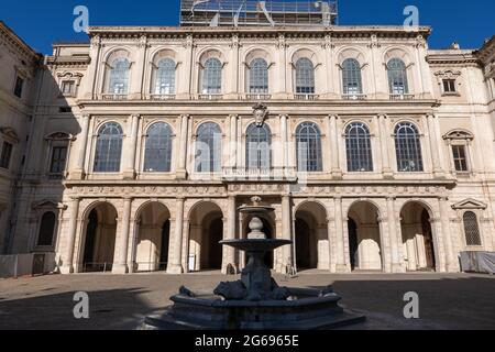 Roma, Lazio, Italia - 27 agosto 2020: Palazzo Barberini (Palazzo Barberini) che ospita la Galleria Nazionale d'Arte Antica. Foto Stock