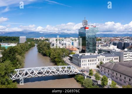 Veduta aerea del ponte di Hans-Wilsdorf vicino a plainfalais a Ginevra - Svizzera Foto Stock