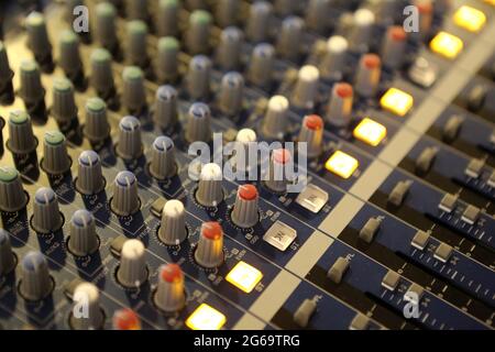 Tabella di mixage. Saint-Gervais-les-Bains. Alta Savoia. Auvergne-Rhône-Alpes. Francia. Foto Stock