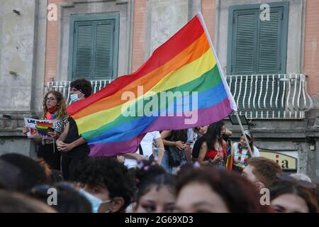 Napoli, Italia. 03 luglio 2021. NAPOLI PRIDE 2021, in Piazza Dante.in foto a GV (Foto di Salvatore Esposito/Pacific Press) Credit: Pacific Press Media Production Corp./Alamy Live News Foto Stock