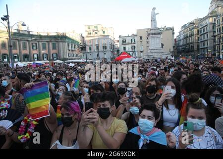 Napoli, Italia. 03 luglio 2021. NAPOLI PRIDE 2021, in Piazza Dante.in foto a GV (Foto di Salvatore Esposito/Pacific Press) Credit: Pacific Press Media Production Corp./Alamy Live News Foto Stock