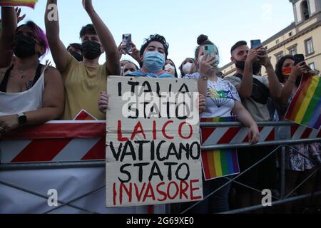 Napoli, Italia. 03 luglio 2021. NAPOLI PRIDE 2021, in Piazza Dante.in foto a GV (Foto di Salvatore Esposito/Pacific Press) Credit: Pacific Press Media Production Corp./Alamy Live News Foto Stock