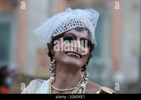 Napoli, Italia. 03 luglio 2021. NAPOLI PRIDE 2021, in Piazza Dante.in foto a GV (Foto di Salvatore Esposito/Pacific Press) Credit: Pacific Press Media Production Corp./Alamy Live News Foto Stock