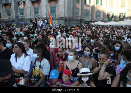 Napoli, Italia. 03 luglio 2021. NAPOLI PRIDE 2021, in Piazza Dante.in foto a GV (Foto di Salvatore Esposito/Pacific Press) Credit: Pacific Press Media Production Corp./Alamy Live News Foto Stock