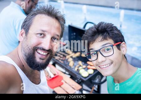 Preparazione di cibo delizioso da vicino a casa Foto Stock