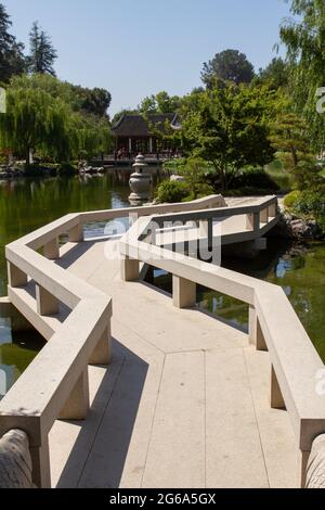 Passerella nei giardini di Huntington Foto Stock