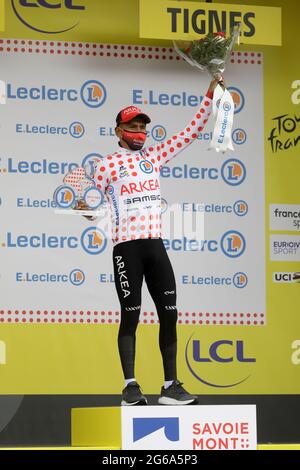 Tignes, Francia. 04 luglio 2021. Nairo Quintana sul podio della nona tappa del Tour de France. Julian Elliott News Photography Credit: Julian Elliott/Alamy Live News Foto Stock