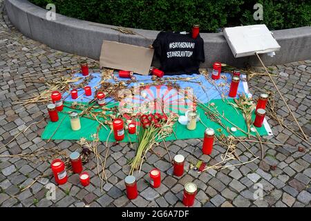 Morte di Stanislav Tomáš, 19 giugno 2021, bandiera di Roma e candele in Germania Foto Stock