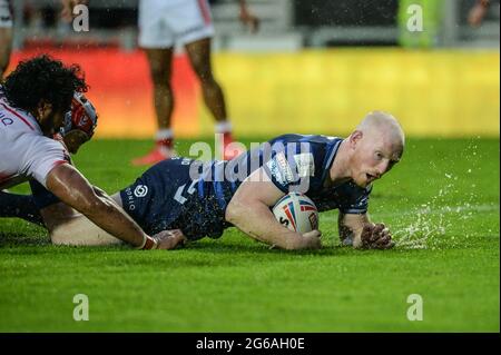 St. Helens, Inghilterra - 3 luglio 2021 - Liam Farrell of Wigan Warriors ha fatto una prova durante il Rugby League Betfred Super League St. Helens vs Wigan Warriors al Totally Wicked Stadium, St. Helens, UK Dean Williams/Alamy Live Foto Stock