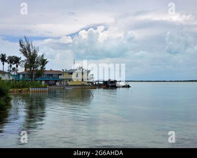 Alice Town Waterfront dopo la tempesta estiva passa attraverso in Nord Bimini, Bahamas. Foto Stock