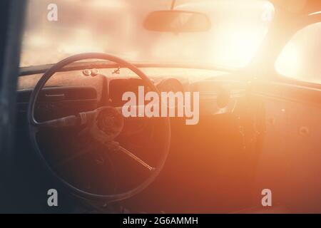Auto classica , primo piano sul volante. Foto di alta qualità Foto Stock