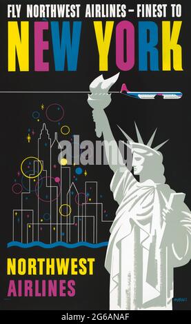 Vola con Northwest Airlines: La migliore compagnia a New York. Poster Northwest Airlines. Sfondo nero. Statua della libertà di fronte. Skyline. Illustrato. anni '50. Foto Stock