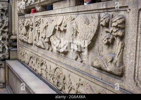 Squisiti murales di pietra e arte di rilievo della Guangzhou Chen Clan Academy Foto Stock